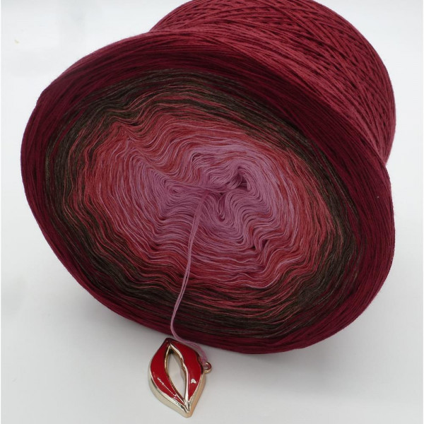 Lady Dee's Lovely Kiss