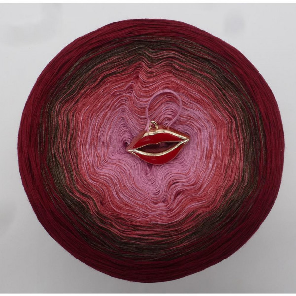 Lady Dee's Lovely Kiss